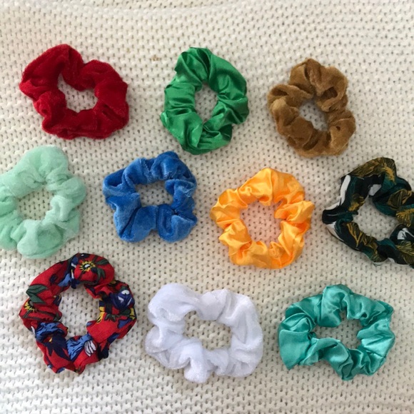 5 NWOT Scrunchies - Picture 4 of 15